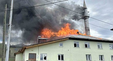 Kastamonu'da çıkan yangında cami kullanılamaz hale geldi