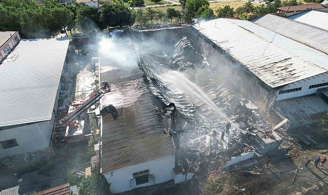 Kauçuk fabrikasındaki yangın 3 saatlik çalışmayla kontrol altına alındı