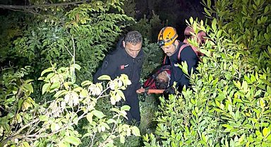 Kayalıklardan düşen amatör balıkçıyı AFAD ve itfaiye ekipleri kurtardı
