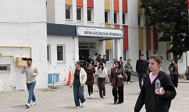 Kayseri'de polis geç kalan adayları sınava yetiştirmek için seferber oldu
