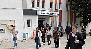 Kayseri'de polis geç kalan adayları sınava yetiştirmek için seferber oldu