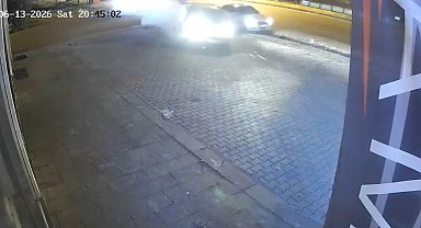 Kaza anı kamerada: İş yerine çarpmaktan son anda kurtuldu