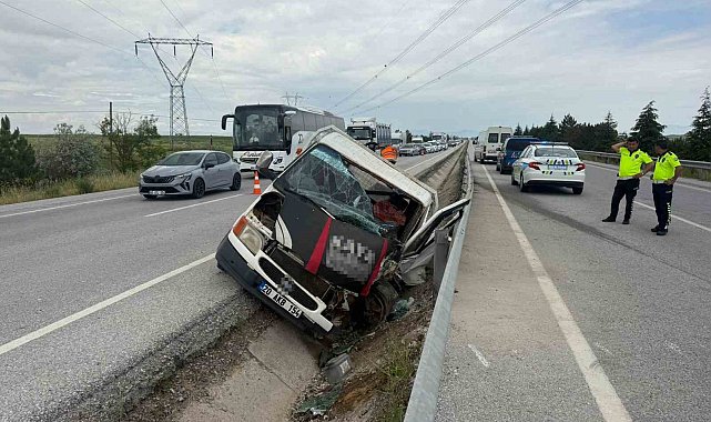 Kazada araçta sıkışan sürücünün imdadına vinç operatörü yetişti