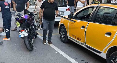 Keşan'da otomobil ile çarpışan motosikletin sürücüsü yaralandı
