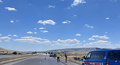 Kilis'te feci kaza: Otomobil şarampole devrildi, 2 yaralı