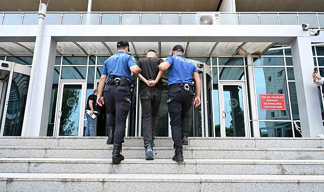 Kırmızı bültenle aranan hükümlü havalimanında yakalandı