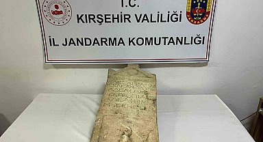 Kırşehir'de Roma dönemine ait mezar taşı ele geçirildi