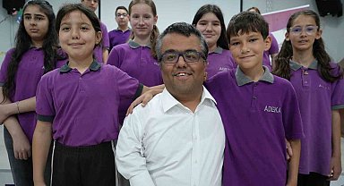 Kısa boyu nedeniyle zorbalık gördü, yaşadıklarını öğrencilerle paylaşıyor