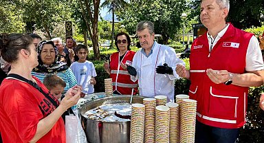Kızılay'dan bin kişilik aşure ikramı
