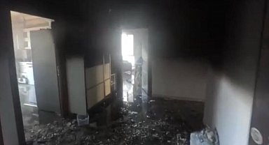 Klimadan çıkan kıvılcım evi küle çevirmişti: Yanan ev ve söndürme çalışmaları kamerada