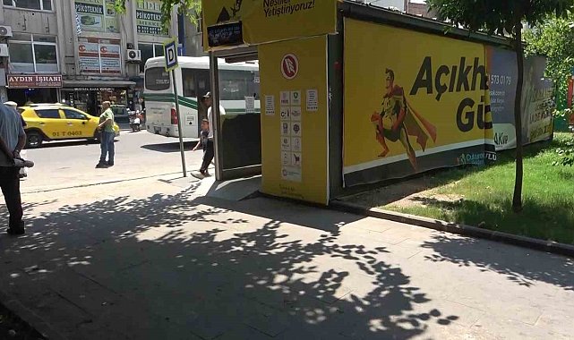 Klimalı duraklar devre dışı bırakıldı, vatandaş gölgeye sığındı