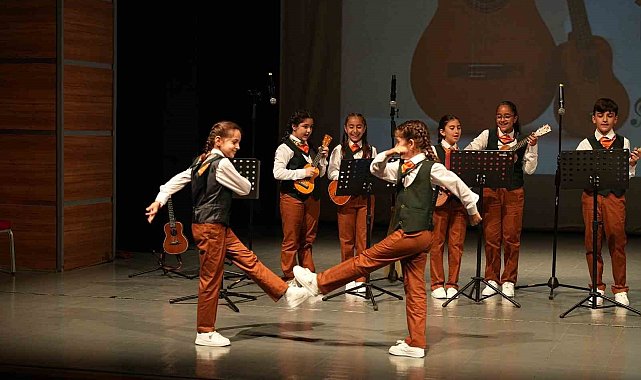 Konservatuvar öğrencileri hem çaldı hem oynadı