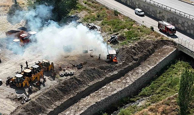 Konteynerdeki ani patlama zabıta ekiplerinin ve vatandaşların büyük tehlike atlatmasına neden oldu
