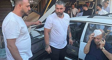 Kontrol çıkan otomobil iki iş yerine çarptı: 1 yaralı