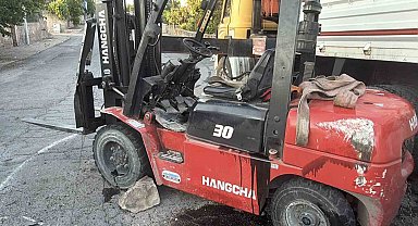 Kontrolden çıkan forklift yan yattı: 1 yaralı