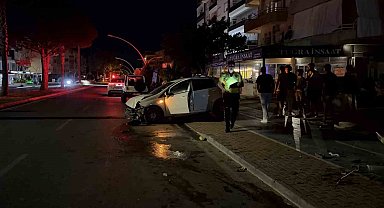 Kontrolden çıkan otomobil ortalığı savaş alanına çevirdi