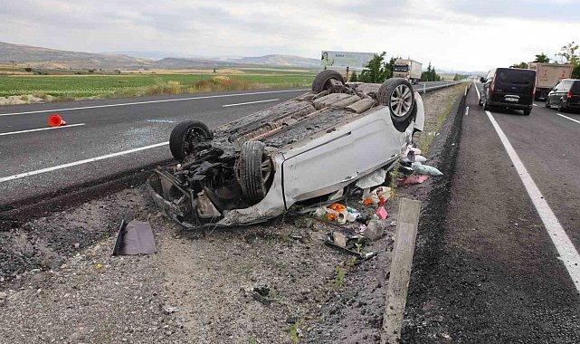 Kontrolden çıkan otomobil takla attı: 2'si bebek 4 yaralı