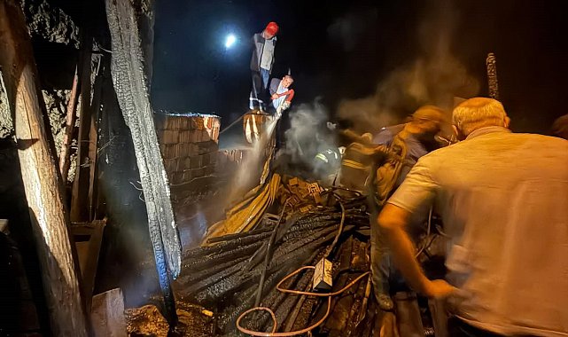 Konya'da depo olarak kullanılan alanda çıkan yangın korkuttu