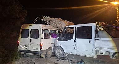 Konya'da kamyonet ile minibüs çarpıştı: 7 yaralı