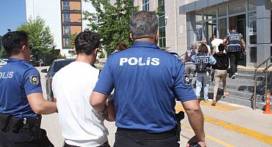 Konya'da sahte altın dolandırıcıları adliyeye sevk edildi
