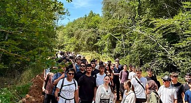 Körfez'de gençler doğa yürüyüşünde buluştu