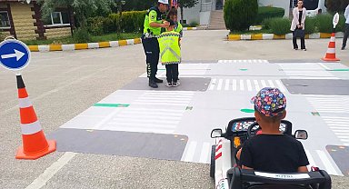 Koruma altındaki çocuklardan jandarma teşkilatına anlamlı ziyaret