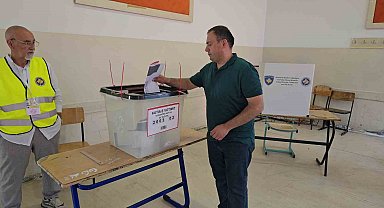 Kosova'da seçmenler, 18 ayda üçüncü kez sandık başında