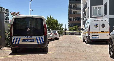 Kucağına aldığı çocuğuyla 8'inci kattan atladı: Anne öldü, çocuk ağır yaralandı