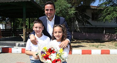 Kula'da 5 bin 557 öğrenci karne heyecanı yaşadı