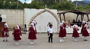 Kur'an kursu öğrencilerinin hazırladığı programa yoğun ilgi