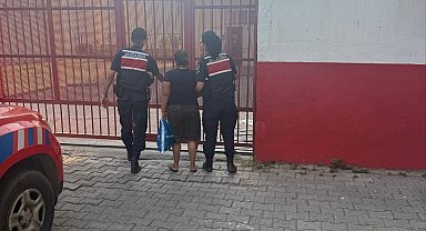 Kuşadası'nda 8 yıl 4 ay hapis cezası ile aranan kadın şahıs yakalandı