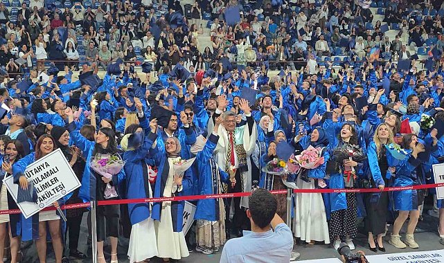 Kütahya Dumlupınar Üniversitesi'nde binlerce öğrenci mezuniyet sevinci yaşadı