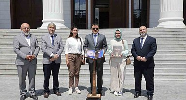 Kütahya Ulu Camii'nde 'Karekodlu Dijital Rehber Sistemi' hizmete girdi