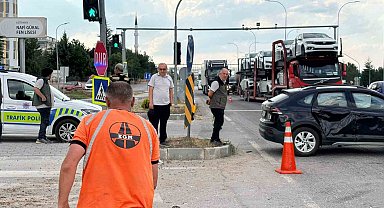 Kütahya'da iki otomobil çarpıştı: 5 yaralı