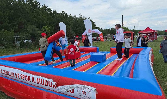 Kütahya'da vakıfların asırlık hayır şartı yerine getirildi, öğrenciler Kent Ormanı'nda ağırlandı