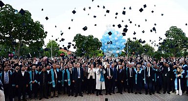 Malatya Turgut Özal Üniversitesi'nde mezuniyet coşkusu