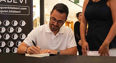 Maltepe'de yazar Caner Kaldı okurlarıyla buluştu