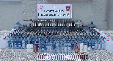 Manavgat'ta kaçak alkol operasyonu: Yüzlerce litre ele geçirildi