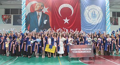 Manyas MYO'da mezuniyet coşkusu