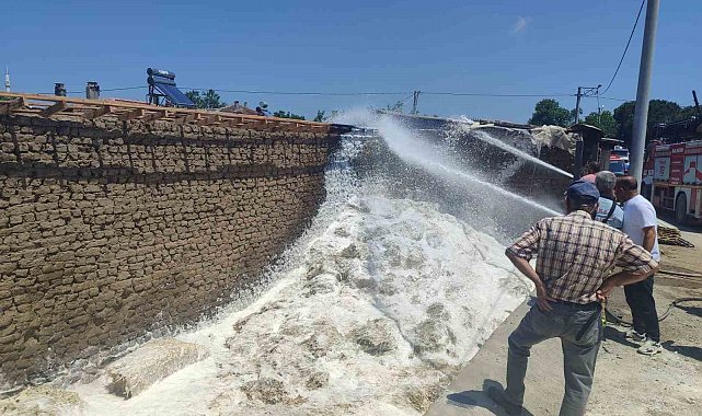 Manyas'ta saman balyası yangını