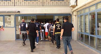 Marmaris'te göçmen kaçakçılığı operasyonu: 7 şüpheli adliyeye sevk edildi