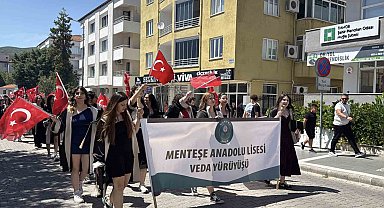 Menteşe Anadolu Lisesi'nde 3. Geleneksel Veda Yürüyüşü gerçekleşti