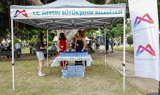 Mersin Büyükşehir Belediyesinden LGS günü su ikramı