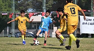 Mersin'de 3 binden fazla çocuk futbol şöleninde buluştu