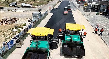 Mersin'de bozulan yollar sıcak asfaltla yenilendi