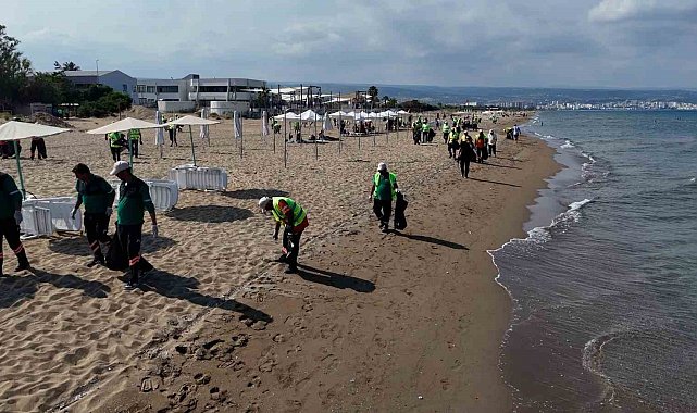 Mersin'de sahiller çevre haftasında temizlendi