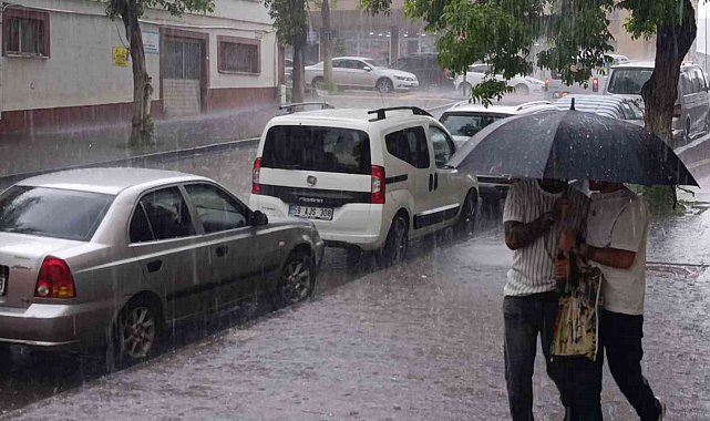 Meteoroloji uyarmıştı: Kars'ı dolu vurdu, Sanayi Bölgesi beyaza büründü