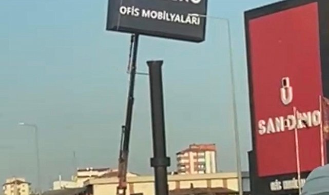 Metrelerce yükseklikte önlem almadan çalışan işçiler yürekleri ağza getirdi