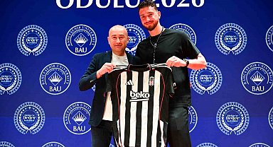 Milli basketbolcu Alperen Şengün'e Türkiye'ye Değer Katanlar Ödülü