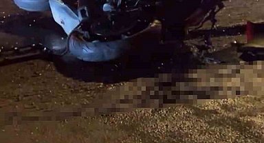 Minibüs ile çarpışan motosikletin Rus sürücüsü hayatını kaybetti